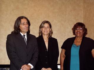 El Sr. Amaury Boscio, Presidente Comite de Nominaciones, la Sra. Maria Vargas, Presidenta 2008-2009 y la Prof. Grisobelle Virella, Presidenta Comite de Comunicaciones durante la Asamblea Anual 2009.